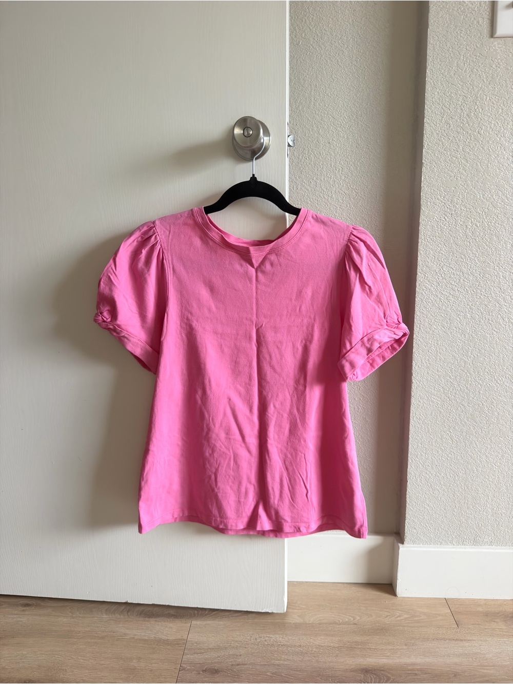 GAP Women’s Pink Puff Sleeve Tee